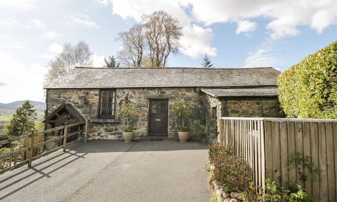 Bala Cabaña | CYFFDY COTTAGE - ARENIG, pet friendly, with open fire in Parc