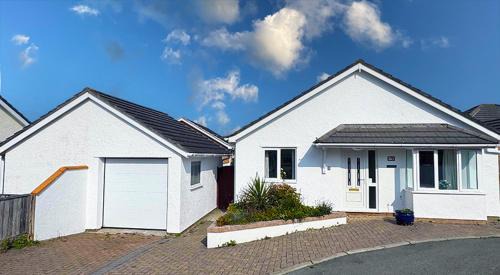 Trearddur Bay Casa | CYNEFIN- 3 Bed, 2 Bath-1 x En-Suite, DETCAHED BUNGLAOW- PET FRIENDLY