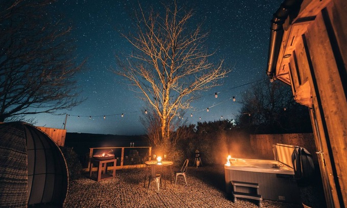 Bude Cabina | Cynefin Roundhouse - A luxury cabin exclusive for couples with hot tub.