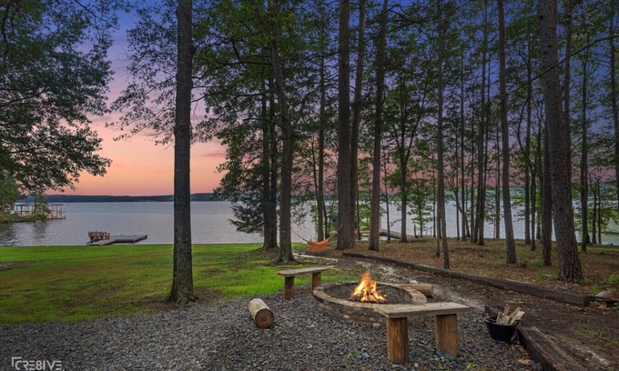 Homer Apartamento | Cypress Bungalow on Lake Claiborne +RV pad