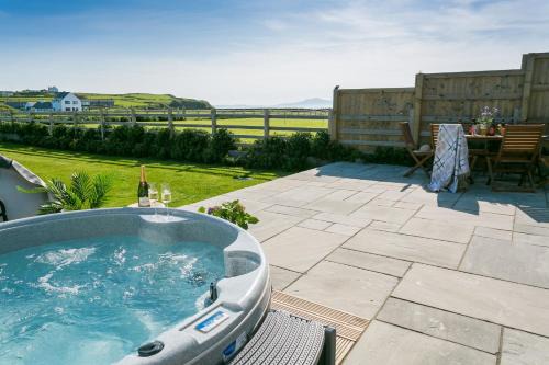 Llanfaethlu Casa | Cysgod y Llanw