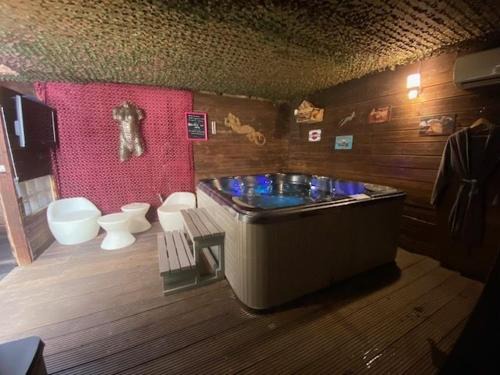 Vauvert Cama Y Desayuno | Dépendance cosy climatisée jacuzzi diner aux chandelles