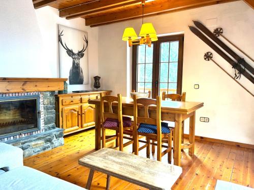 Arties Apartamento | Dúplex amb balcó i vistes a Arties by RURAL D'ÀNEU