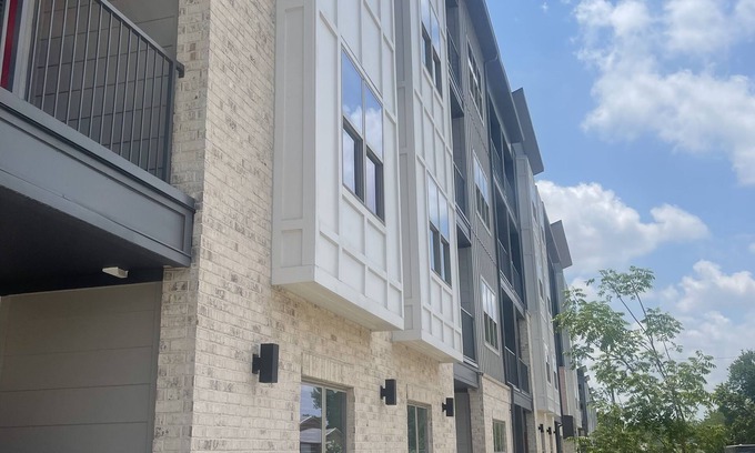 Forest Park Apartamento | D&D Luxury Relaxing Loft Home Away From Home