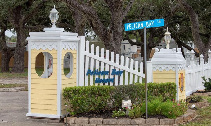 Fulton Complejo | D&R Pelican Bay Resort