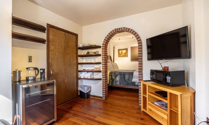 Stanardsville Condominio | D · Royal Suite at White Lotus Eco Spa Retreat