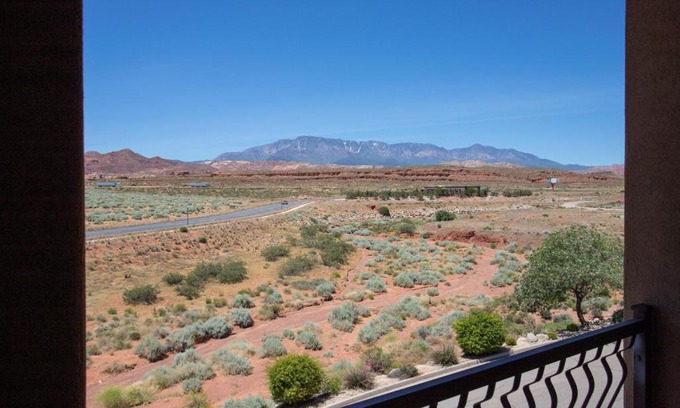 St. George Hotel | D13-Amazing Red Cliff View-Third Floor 3-bedroom Sunset View
