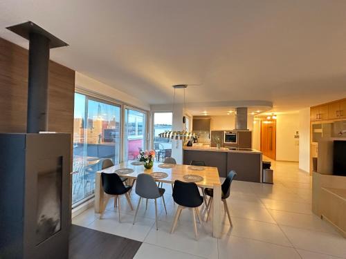 Schoenaich Apartamento | D2 Luxus-Penthouse mit Dachterrasse - Bis 9 Personen - A81 - Stuttgart - Messe - Daimler - ab 5 Nächte - Business Center und Konferenzraum separat buchbar