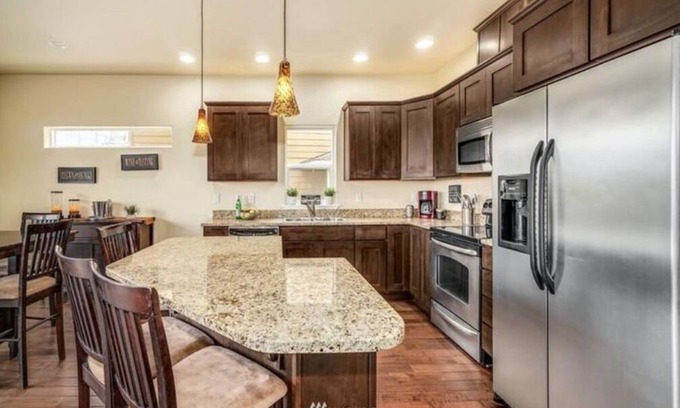Quincy Casa | D25-2 Deck Unit Riverview w/ATCH garage Sunserra nearby heated pool and hot tub