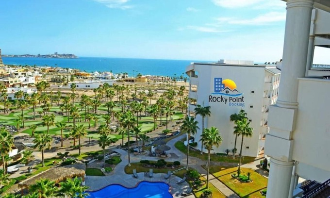 Sandy Beach Condominio | D704 Rocky Point Luxury Condo