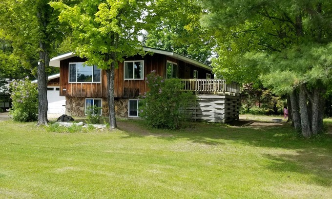 Au Train Casa | Casa grande da, a 2 cuadras del lago Superior, cerca de Pictured Rocks, Trail Access.