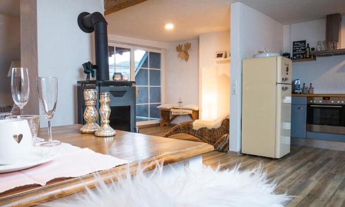 Uehlingen-Birkendorf Apartamento | Dachwohnung mit Ofen und Freisitz
