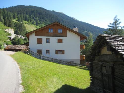 Vals Apartamento | Dachwohnung Unterem Hoereli