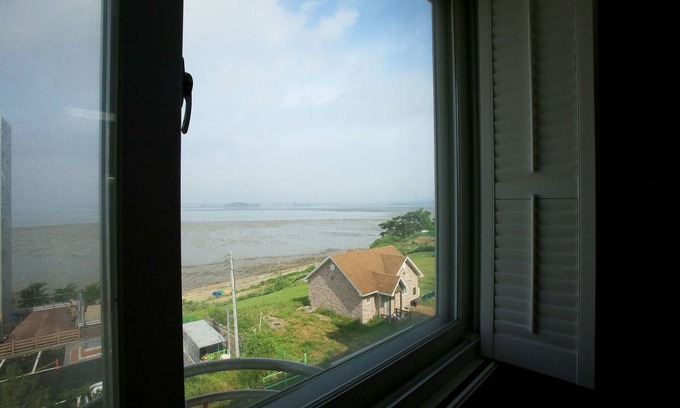 Ansan Hotel | Daebudo View