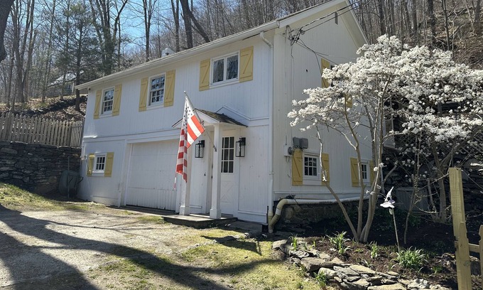 Marble Dale Casa | "Daffodil Hill" - serene and chic antique Barn filled with great energy