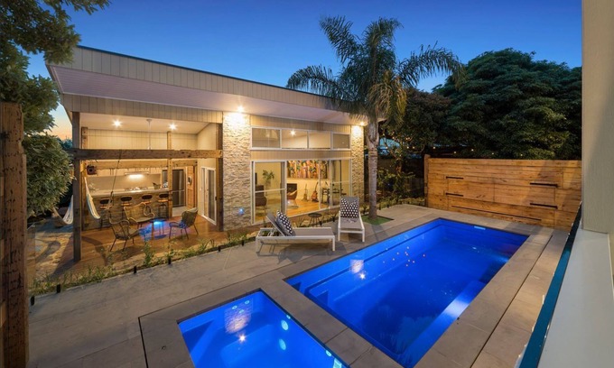 Dromana Casa | 'Dahlia Views' - the ultimate family entertainer