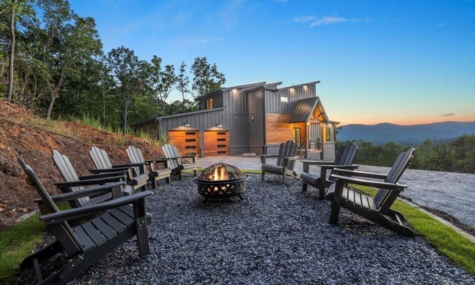 Dahlonega Casa | Dahlonega Estate - Modern Luxury Mountain Home