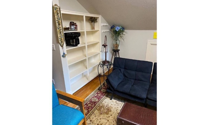 Woodbury County Casa | Daily Breakfast; 1/2 BRs, Adjoining Den and Pvt Bath; 2nd floor of historic home