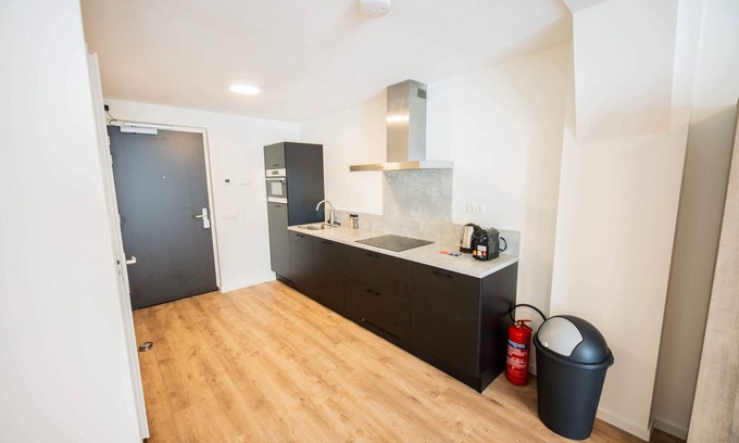 Kop van Zuid Apartamento | Daily serviced studio apartment 58m2 -PRH11D-