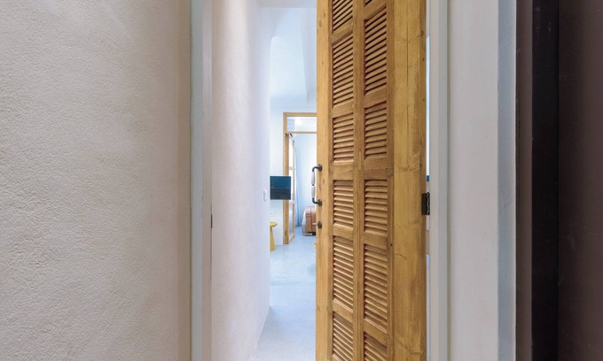 Gemmayzeh Apartamento | Daisy 2BR Apartment In Gemmayze