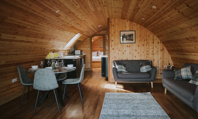 St Harmon Cabina | Daisy - a glamping pod that sleeps 4 guests in 2 bedrooms