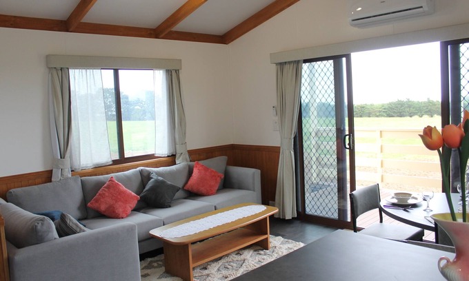 Ventnor Cabina | Daisy by the sea at Omaru Farm