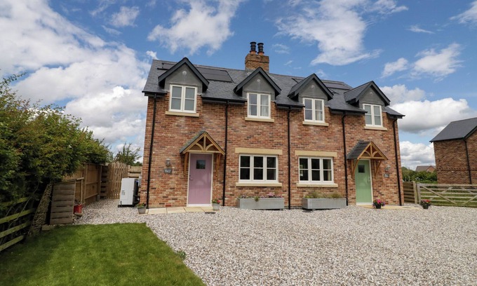 Oxhill Cabaña | DAISY COTTAGE, pet friendly, character holiday cottage in Tysoe