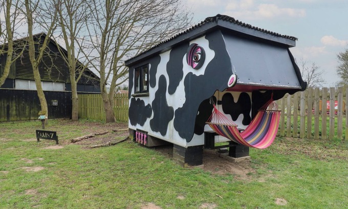 Woodbridge Cabaña | DAISY (COW SHED 1), character holiday cottage in Campsea Ashe