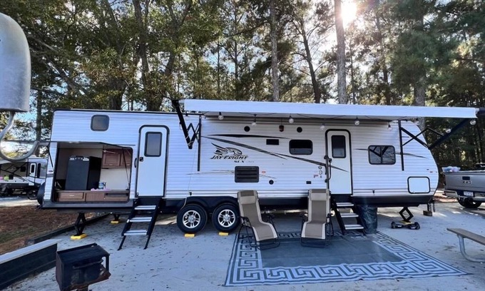 Anderson Casa | Daisy Duke - Camper for Rent, Delivery Available