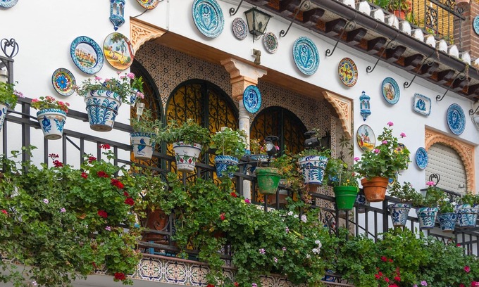 Centro - Sagrario Apartamento | Dalí's Sanctuary in Granada Private Parking Free