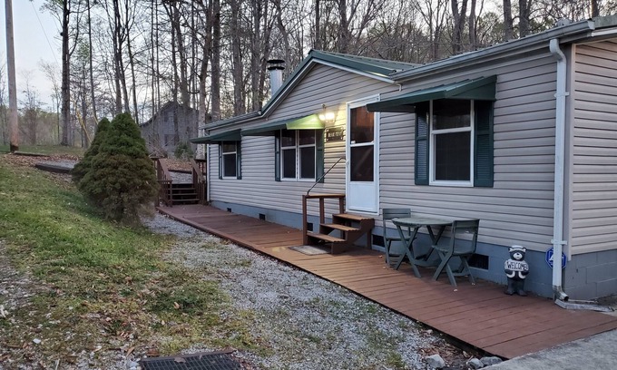 Byrdstown Casa | Dale Hollow Lake Getaway escondido en el bosque, ¡a un minuto del lago!