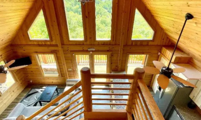 Byrdstown Cabina | Dale Hollow Lakeview Getaway Log Cabin 3 Bedroom 2.5 Baths Scenic View Game Room