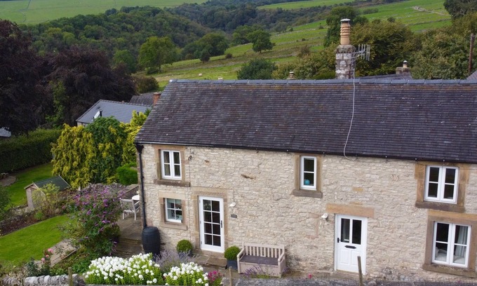 Over Haddon Cabaña | Daleside - Spacious cottage with stunning views