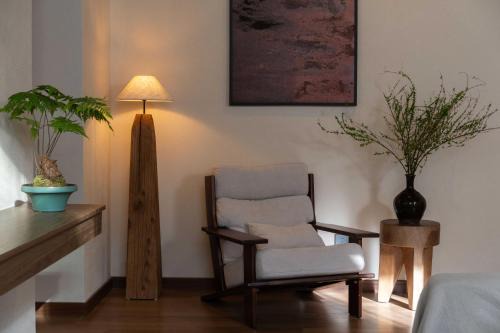 Dali Ancient Town Hotel | Dali Lark View Private Hot Spring Hotel