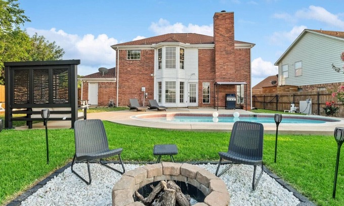 Dallas Casa | Dallas 5BR| Pool,BBQ,Fire pit, playground