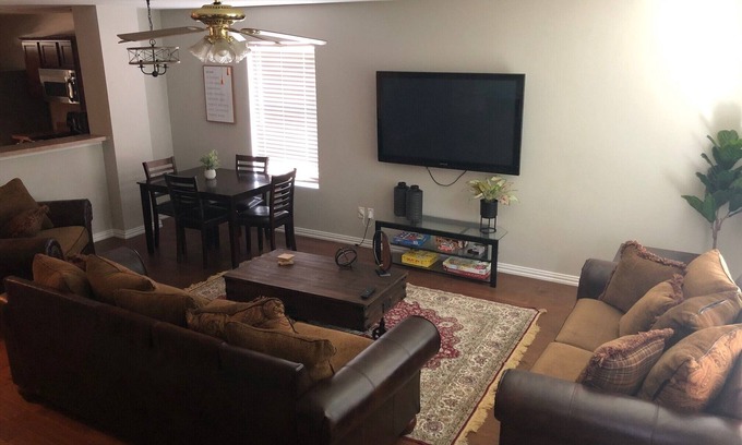 Dallas Casa | Dallas Gem in Subdivision 15 mins from Deep Ellum!