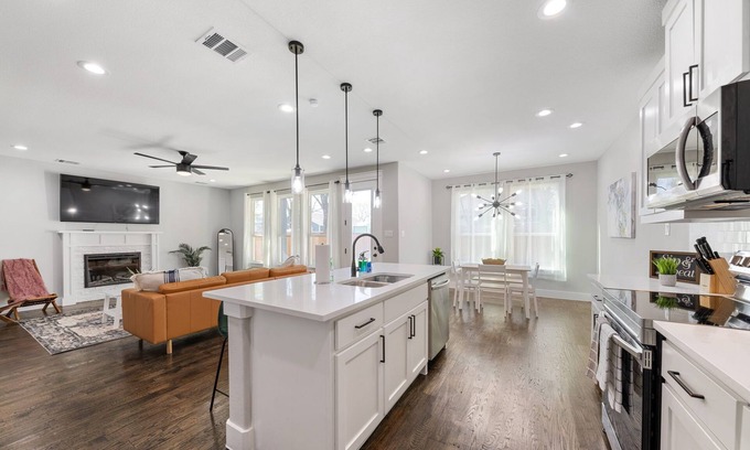 West Dallas Casa | Dallas Luxury New Build - Near Downtown