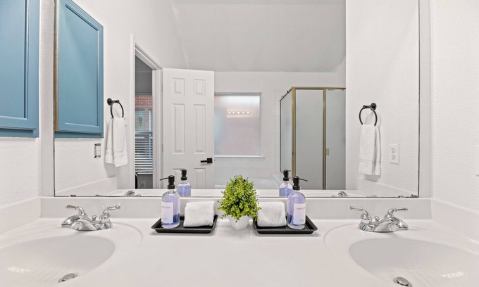The Colony Casa | Dallas Rare find, Free Wi-Fi, Long Stay discount
