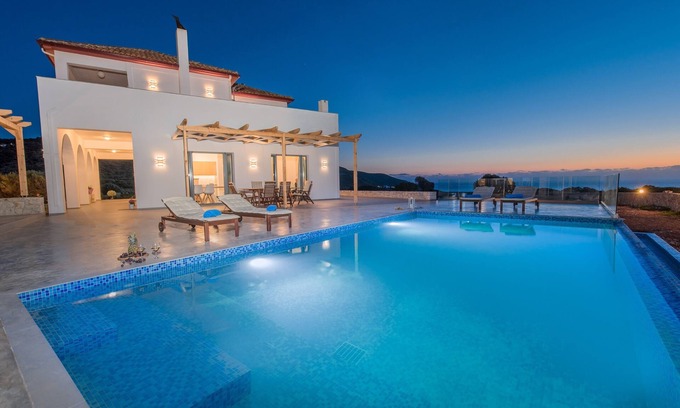 Korithi Villa | Villa DaLuz, villa faro con piscina privada y vistas al mar
