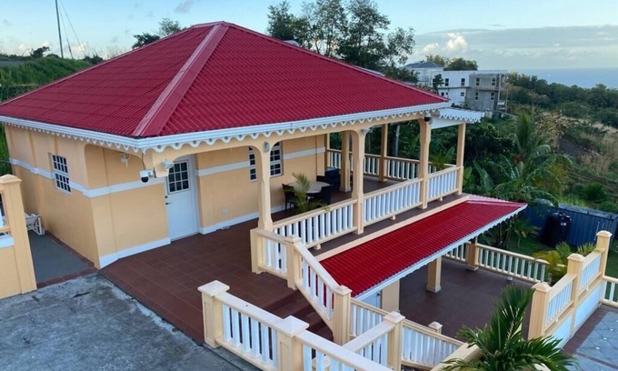Choppins Apartamento | Daly's Executive Suites- AKA-Reeves Villa