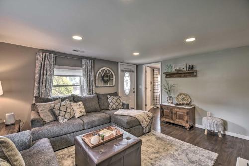 Damascus Casa | Damascus Cottage with Fire Pit - 1 Mi to Trails