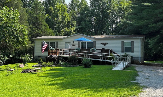 Byrdstown Casa | Dan's Place at Dale Hollow Lake - RARELY FOUND ACCESSIBLE vacation home!