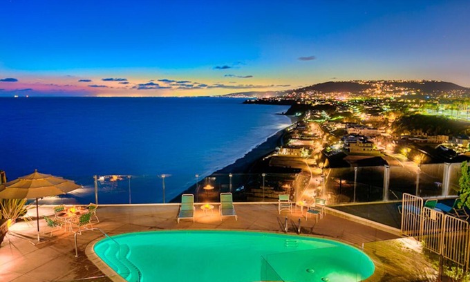 Dana Point Condominio | Dana Point Headlands oceanfront with a pool overlooking the beach STR14-0128