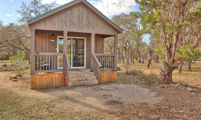 Wimberley Cabina | Dance Hall Cabin Near Jacob's Well! Sleeps 4