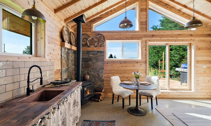 Sooke Cabaña | Dancing Bees Cottage - A "Rustic-Chic" Cabin near the Secluded Ella Beach