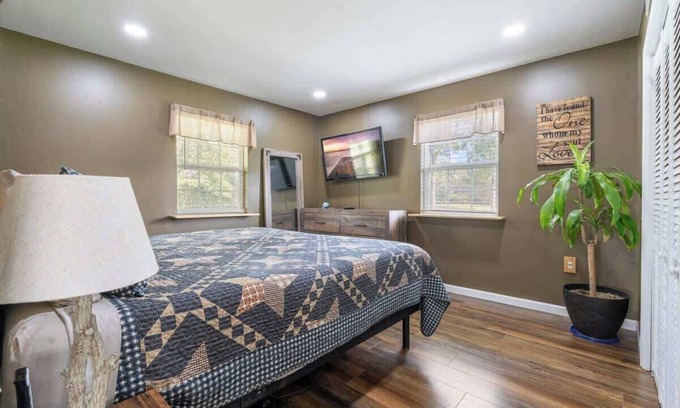 Dandridge Casa | Dandridge Farmhouse 3 Bedroom Smoky Mountains