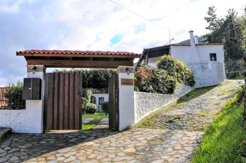 Amfikleia-Elateia Casa | Dandy Villas Amfiklia - Guest House Dafne - Garden