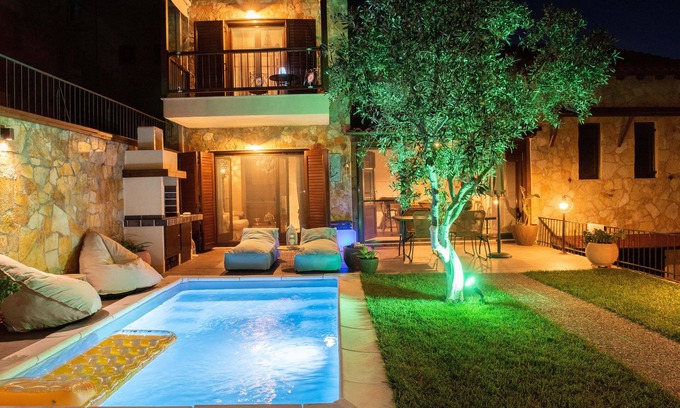Aristotelis Villa | Dandy on the Beach Nea Roda, Komitsa Beach | Private Villa with Pool |Sea View