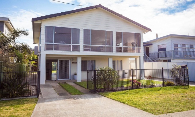 Tathra Casa | Daphne's - 5 Bedroom delight