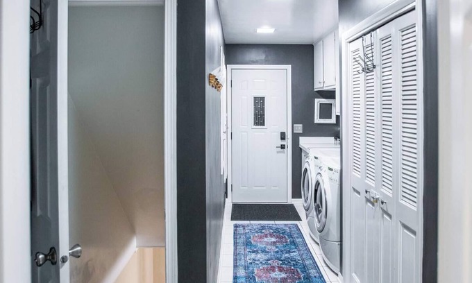 Kalamazoo Apartamento | Dapper Deco Private Basement
